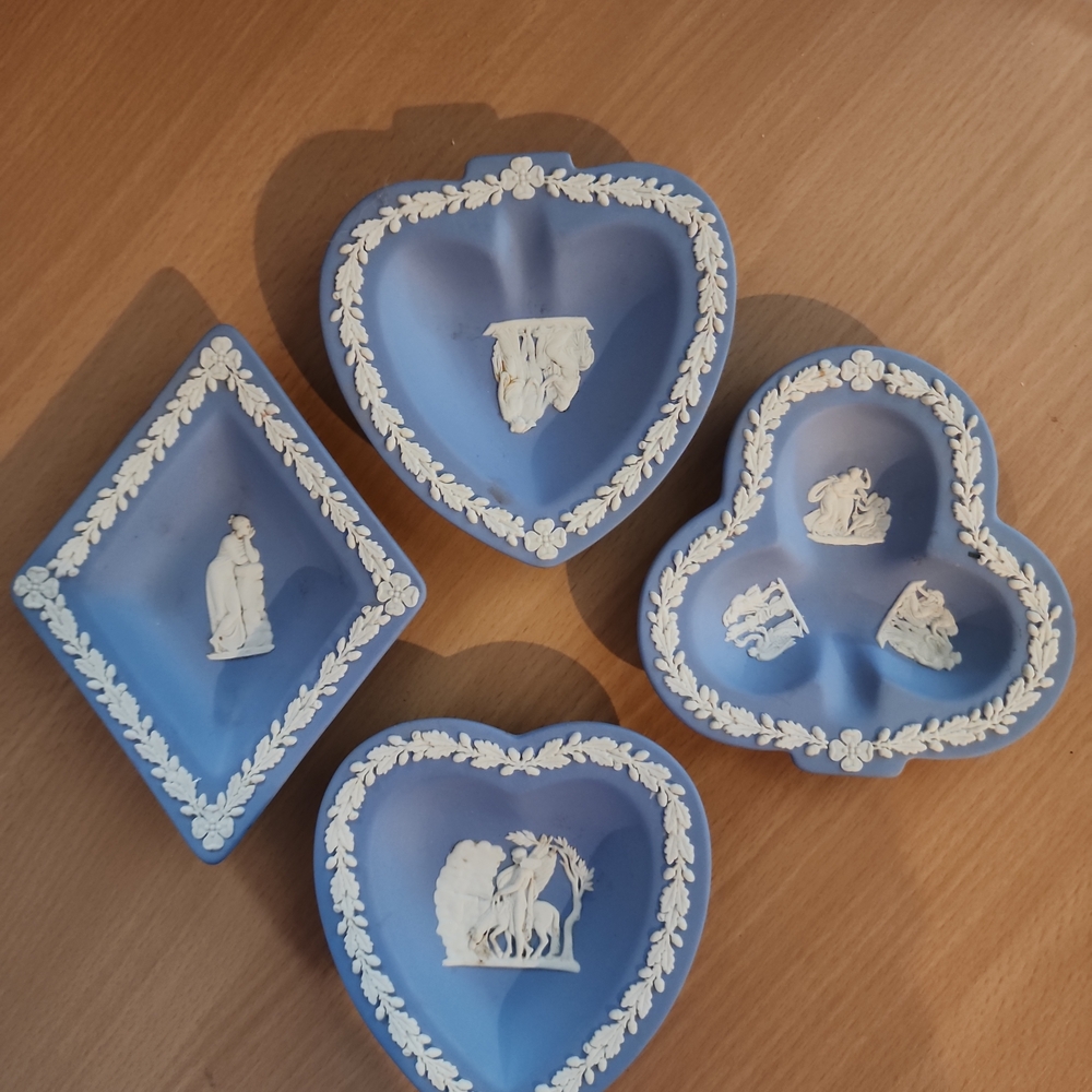Wedgewood Jasperware VINTAGE Blue and White Decorative Trinket Dish Set